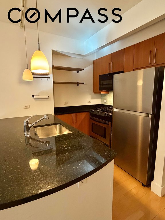 242 East 25th Street, Unit 2D photo 4