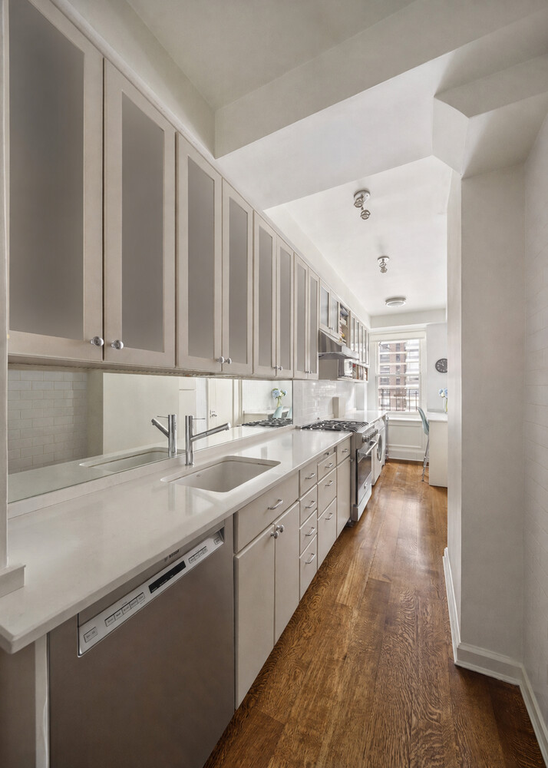 447 East 57th Street, Unit 10B photo 8
