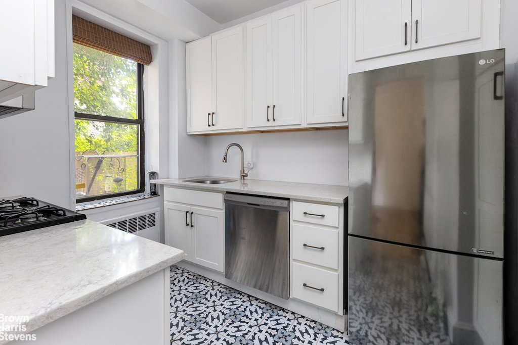 3215 Arlington Avenue, Unit 1G