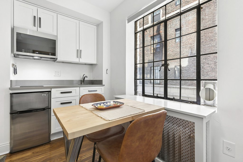 5 Tudor City Place, Unit 1910 photo 3