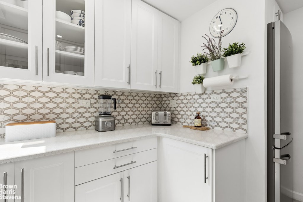 305 East 40th Street, Unit 12K photo 3