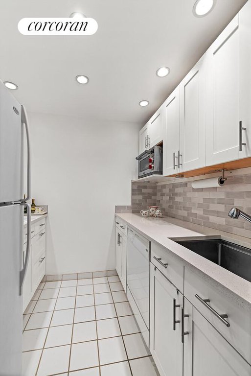 201 East 66th Street, Unit 2D photo 3
