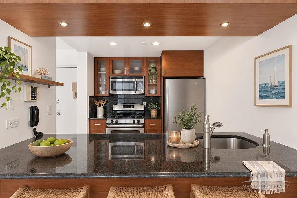 380 Rector Place, Unit 8J photo 2