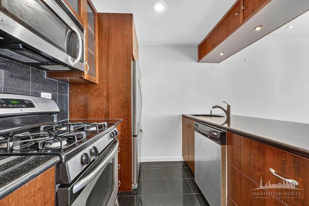 380 Rector Place, Unit 8J photo 3
