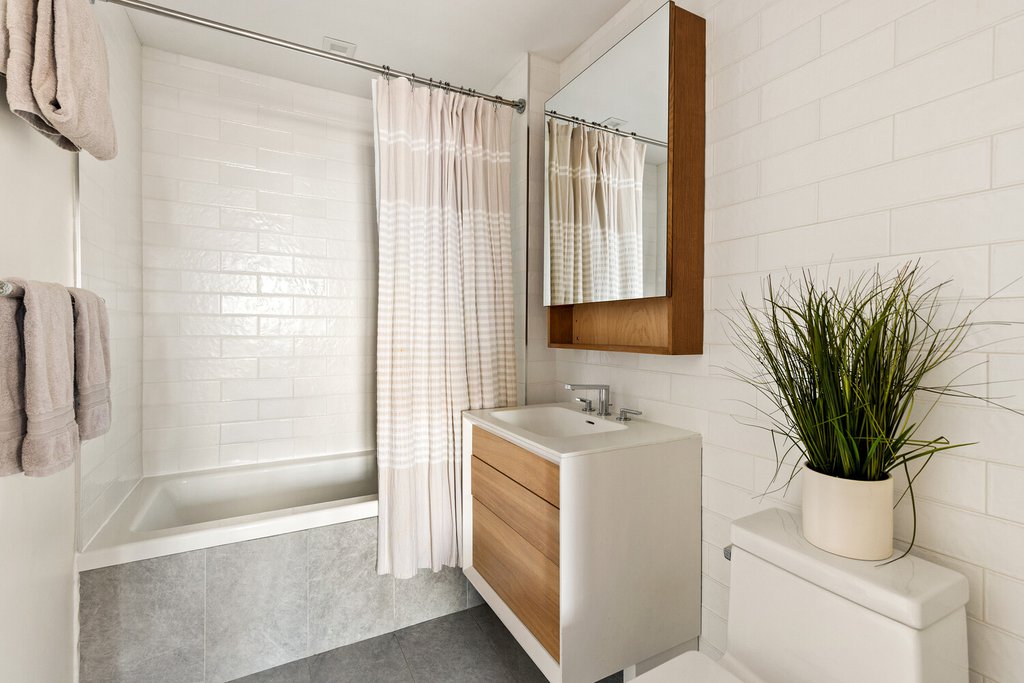 264 Webster Avenue, Unit PH809 photo 9
