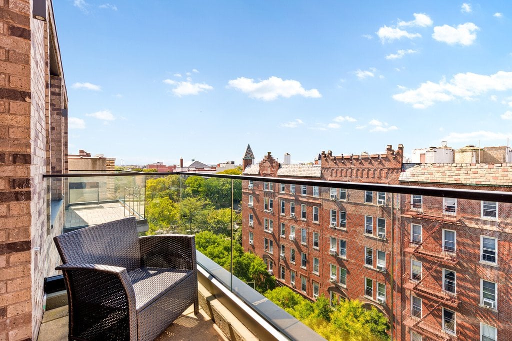 264 Webster Avenue, Unit PH809 photo 10