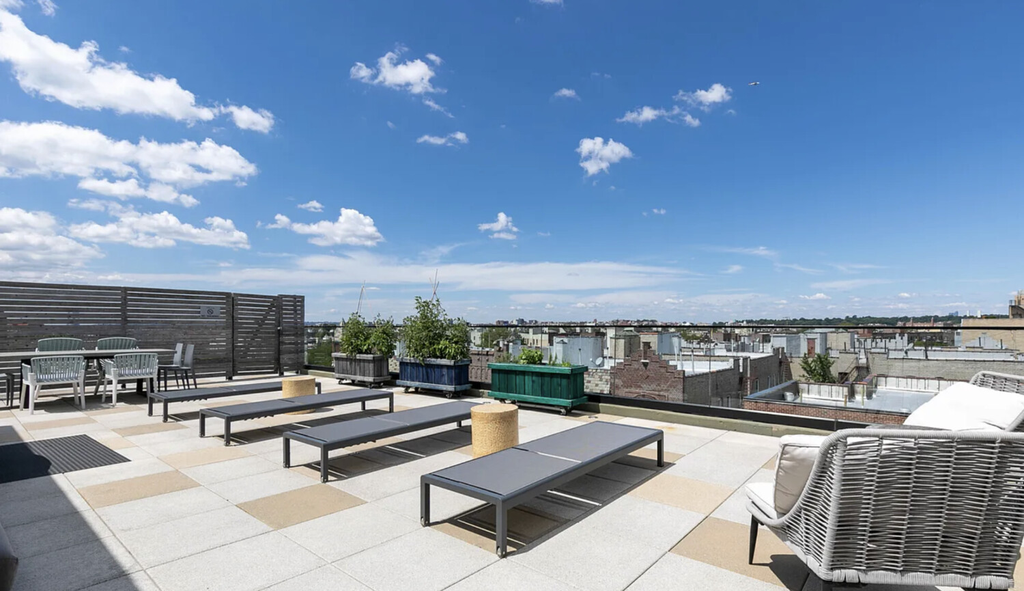 264 Webster Avenue, Unit PH809 photo 17