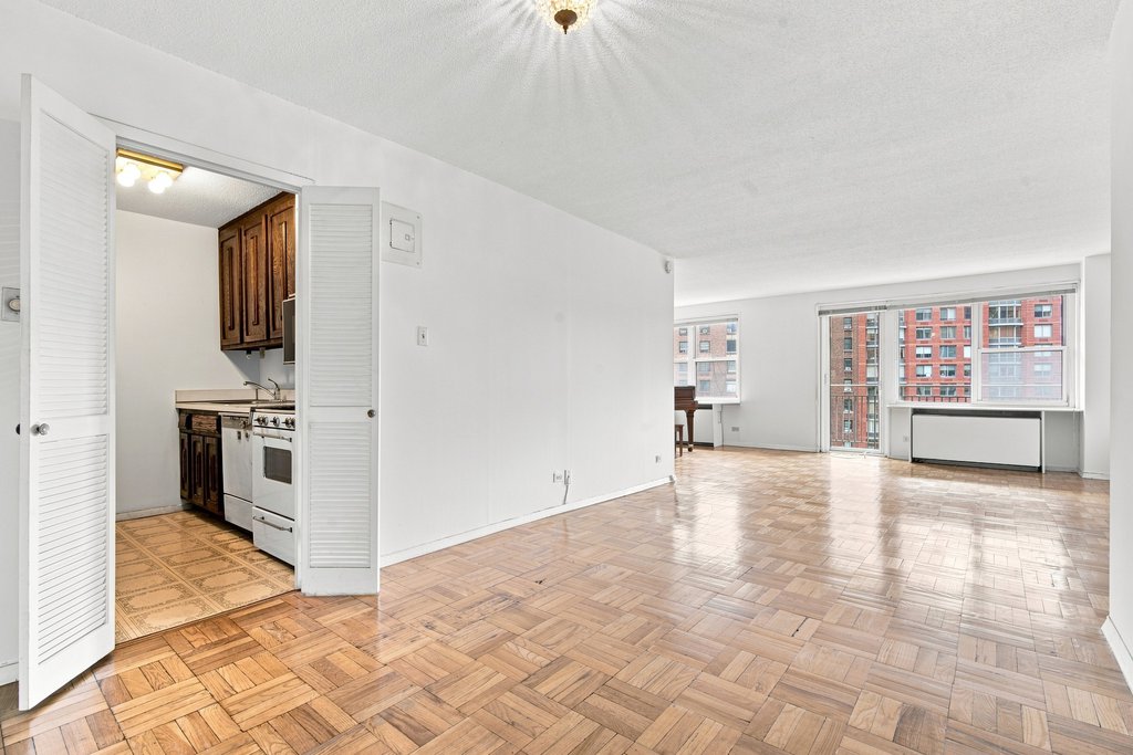 201 West 70th Street #10H