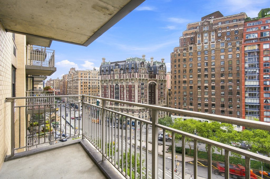 201 West 70th Street, Unit 10H photo 2