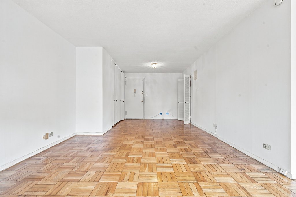 201 West 70th Street, Unit 10H photo 3