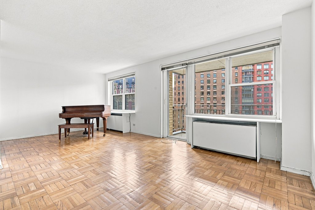 201 West 70th Street, Unit 10H photo 4