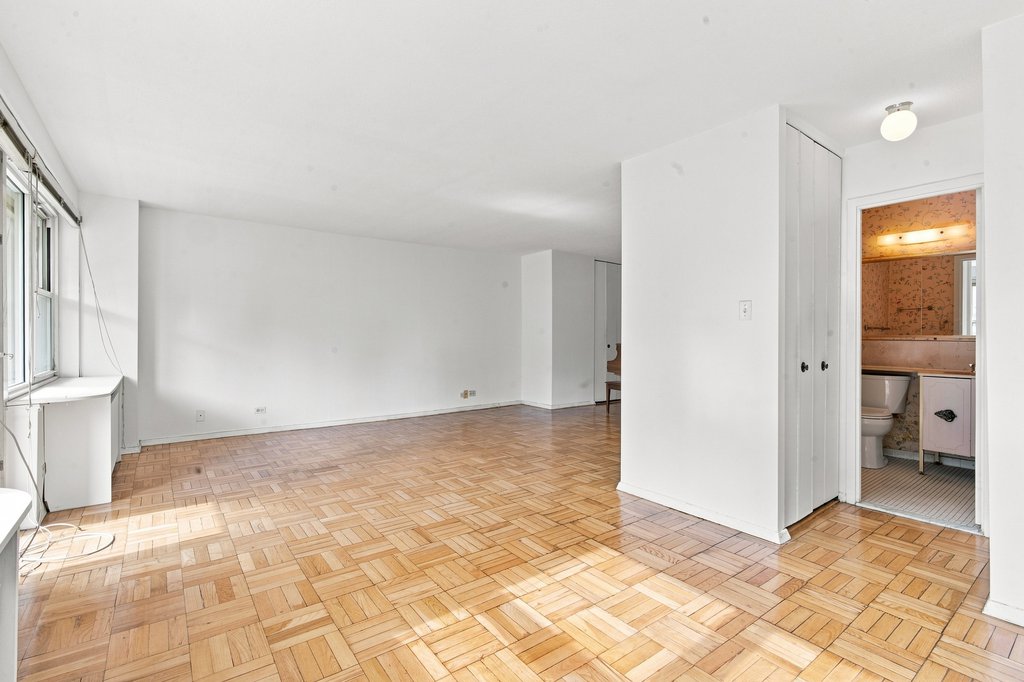 201 West 70th Street, Unit 10H photo 5