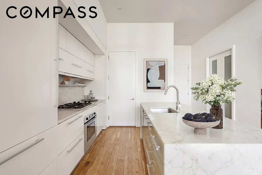 360 Furman Street, Unit 715 photo 4