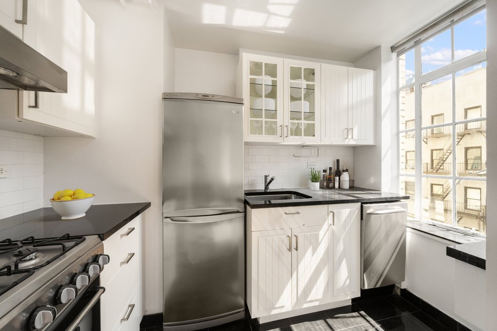353 West 56th Street, Unit 5G photo 2