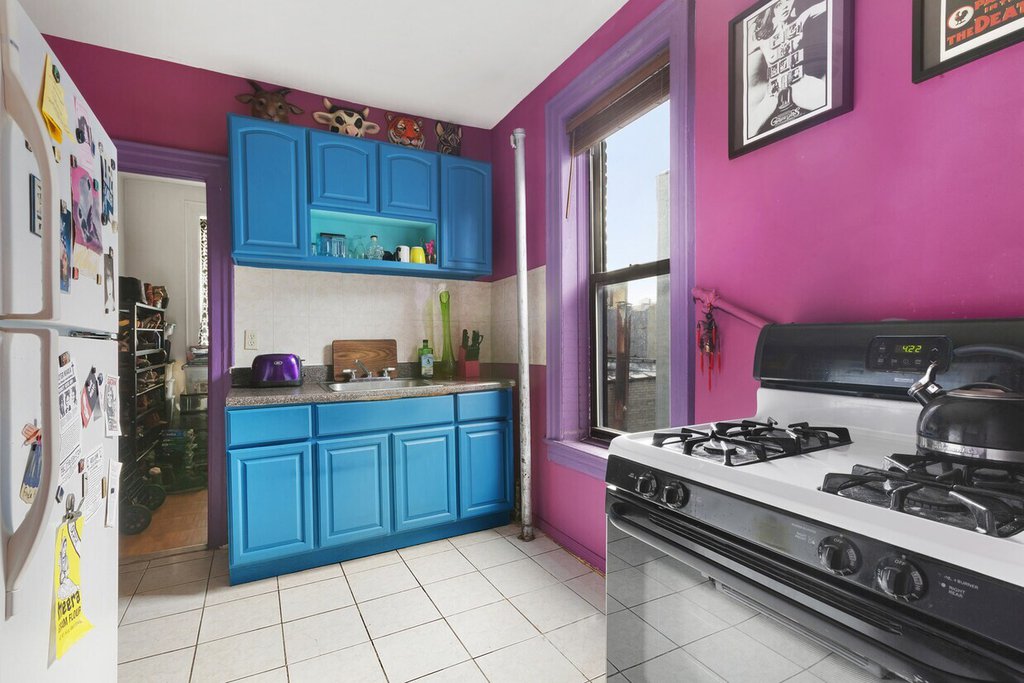 782 LINCOLN Place – For Sale photo 2