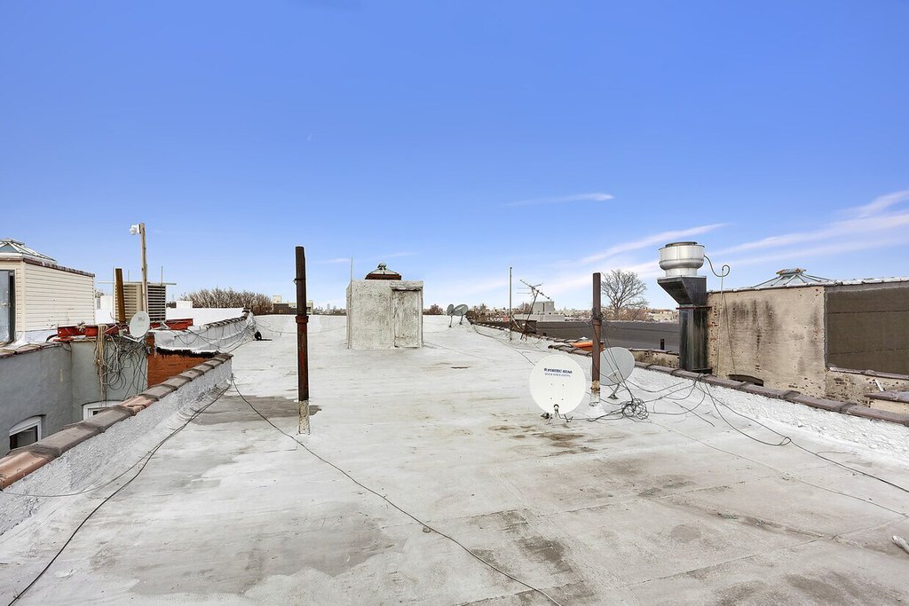 782 LINCOLN Place – For Sale photo 8
