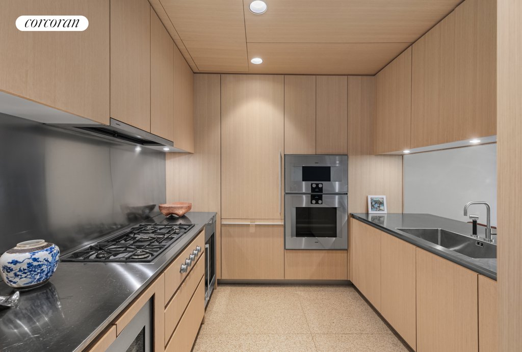 527 West 27th Street, Unit 3A photo 5