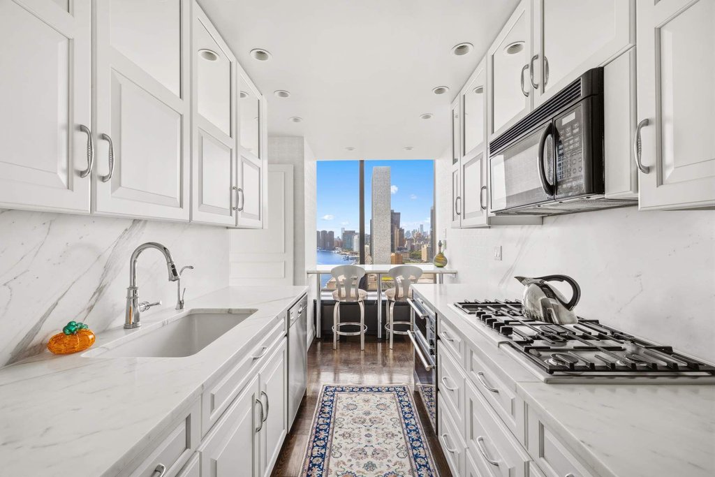 870 United Nations Plaza, Unit 22F photo 6