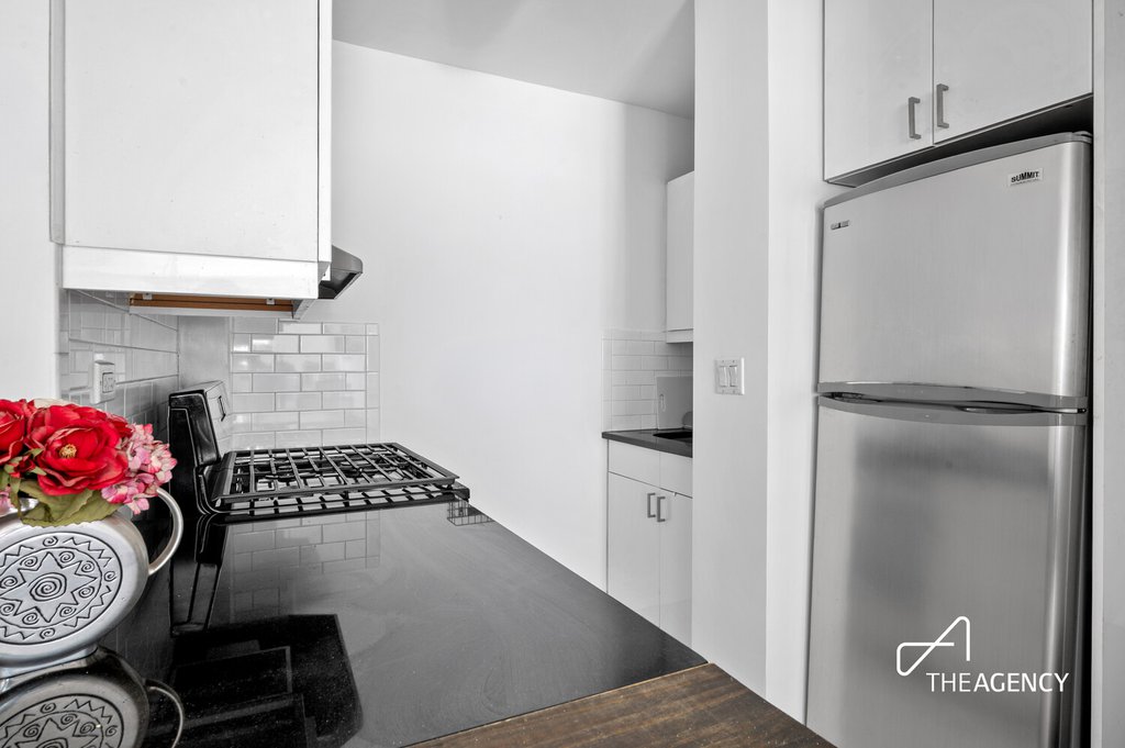 160 West 85th Street, Unit 1A photo 4