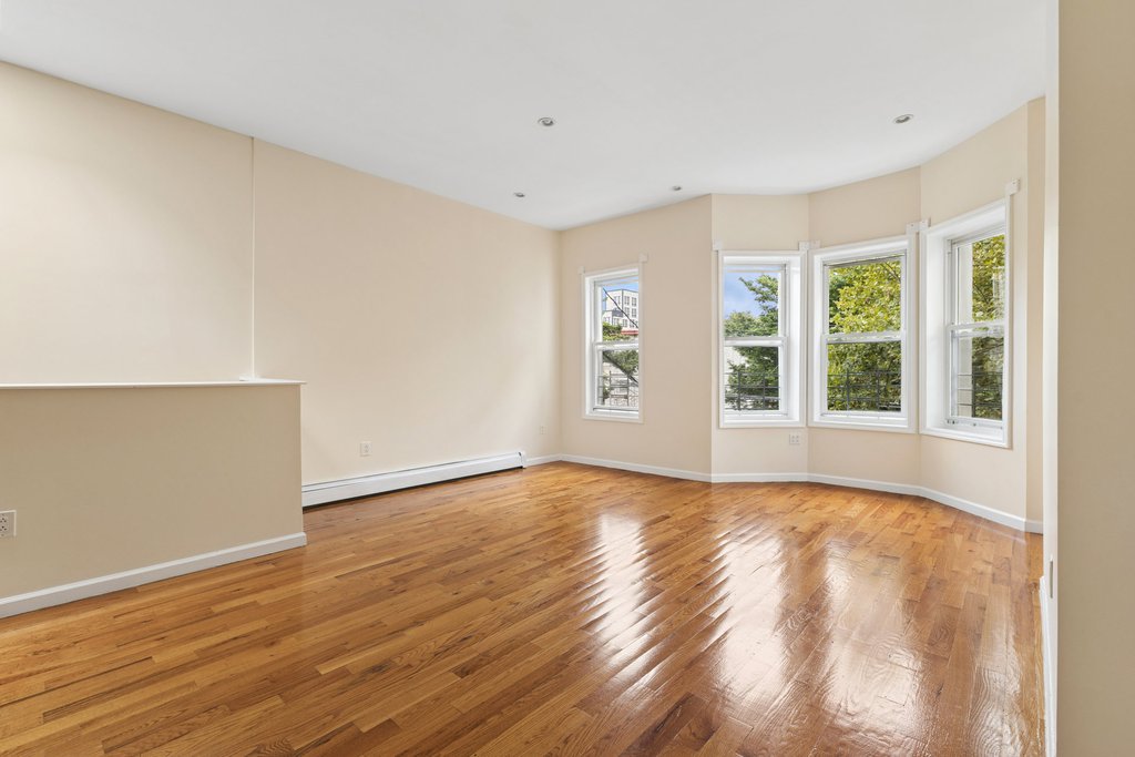 31 Wyona Street, Unit 2 photo 2