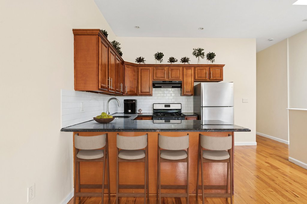 31 Wyona Street, Unit 2 photo 5