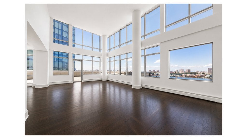 50 Riverside Boulevard, Unit 21B