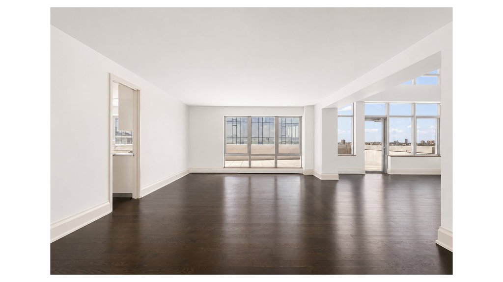 50 Riverside Boulevard, Unit 21B photo 2
