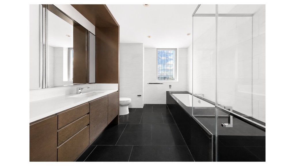 50 Riverside Boulevard, Unit 21B photo 5