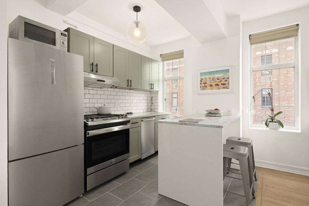 405 West 23rd Street, Unit 12B photo 4