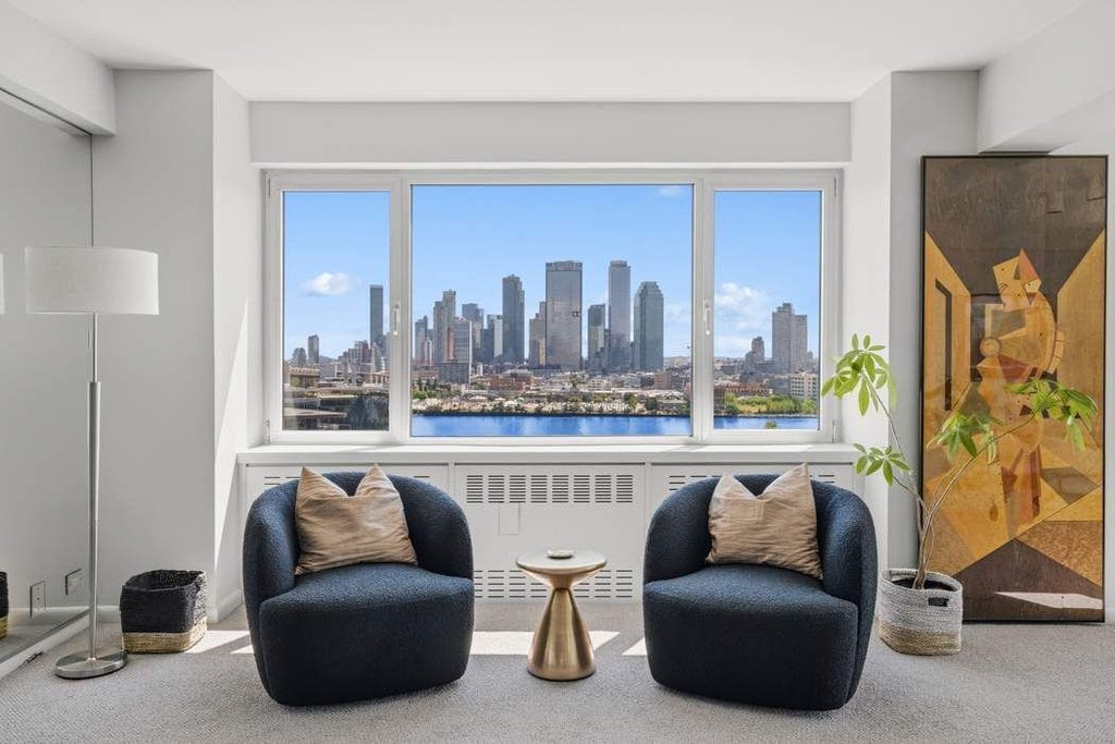 25 Sutton Place South, Unit 16G