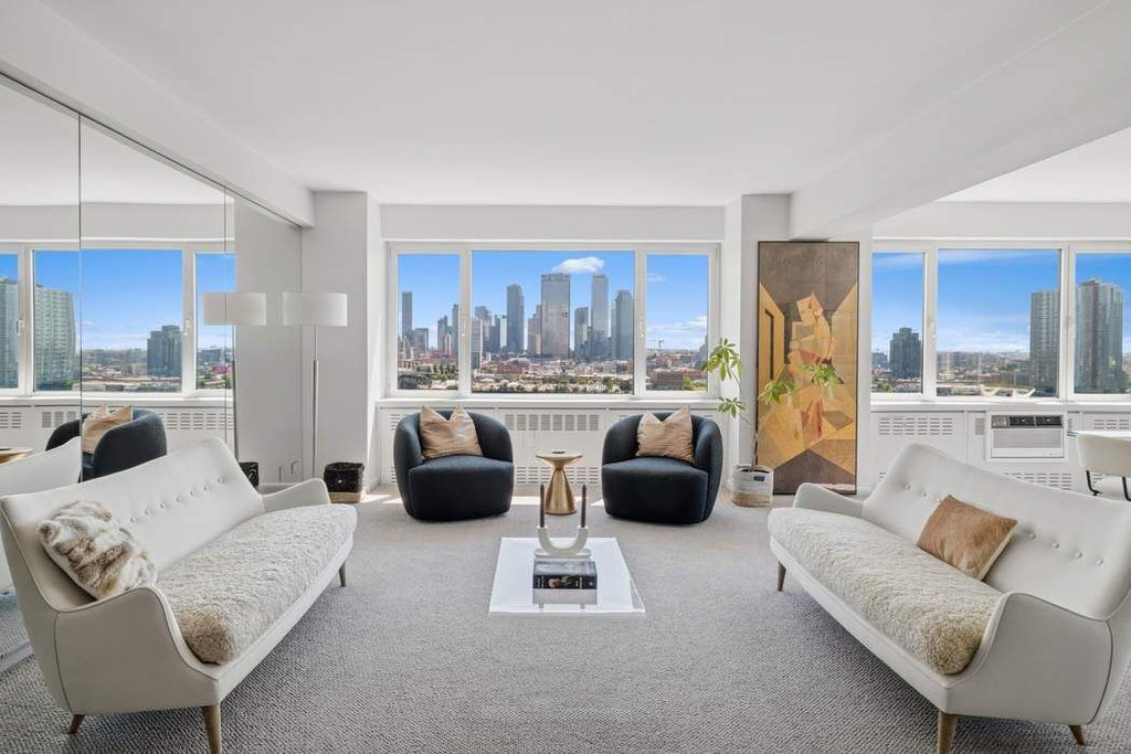 25 Sutton Place South, Unit 16G photo 3