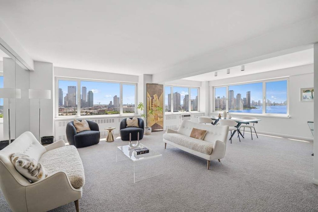 25 Sutton Place South, Unit 16G photo 4