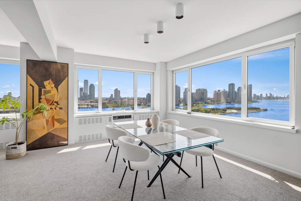 25 Sutton Place South, Unit 16G photo 7