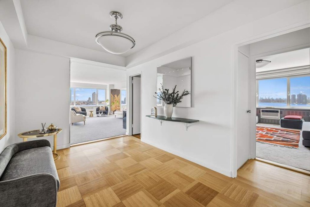 25 Sutton Place South, Unit 16G photo 9