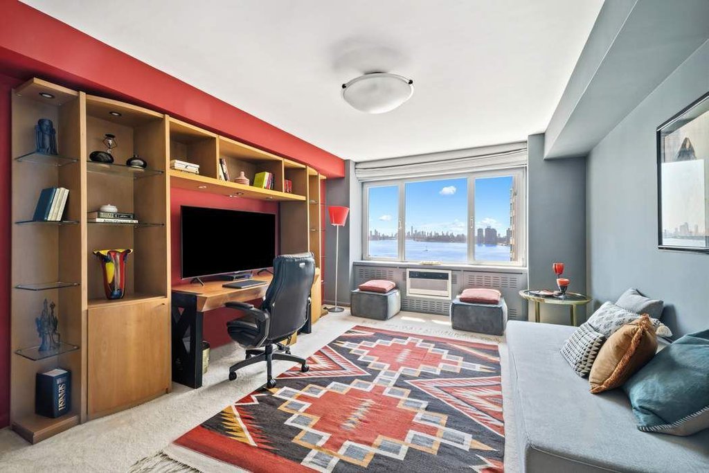 25 Sutton Place South, Unit 16G photo 10