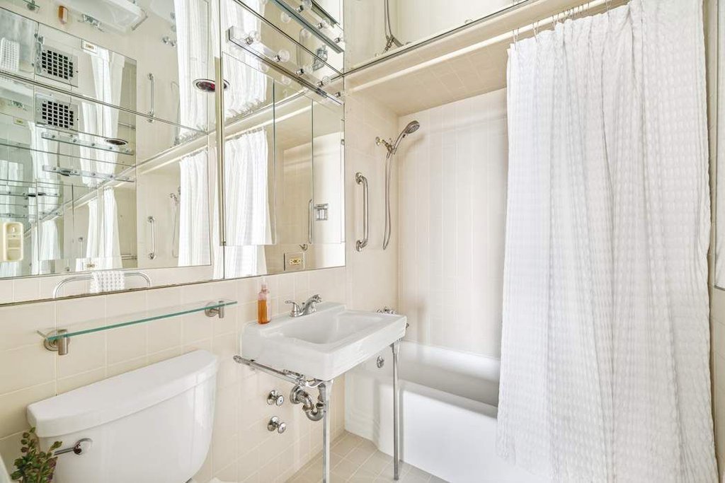 25 Sutton Place South, Unit 16G photo 15