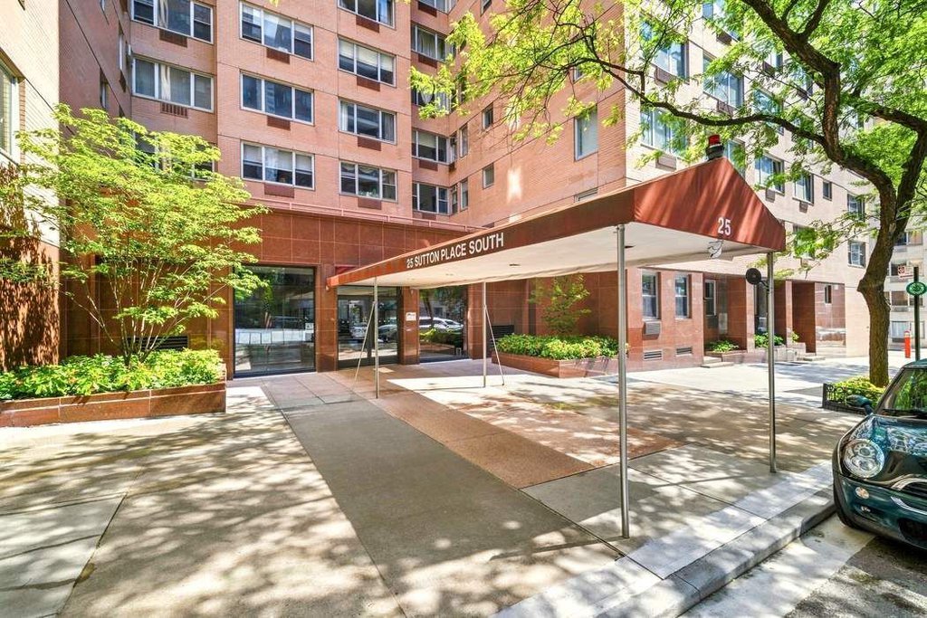 25 Sutton Place South, Unit 16G photo 16