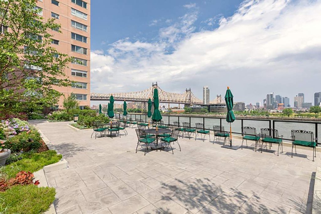 25 Sutton Place South, Unit 16G photo 18