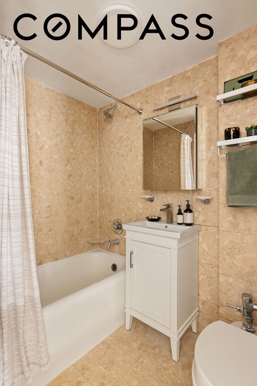 25 Tudor City Place, Unit 2008 photo 4