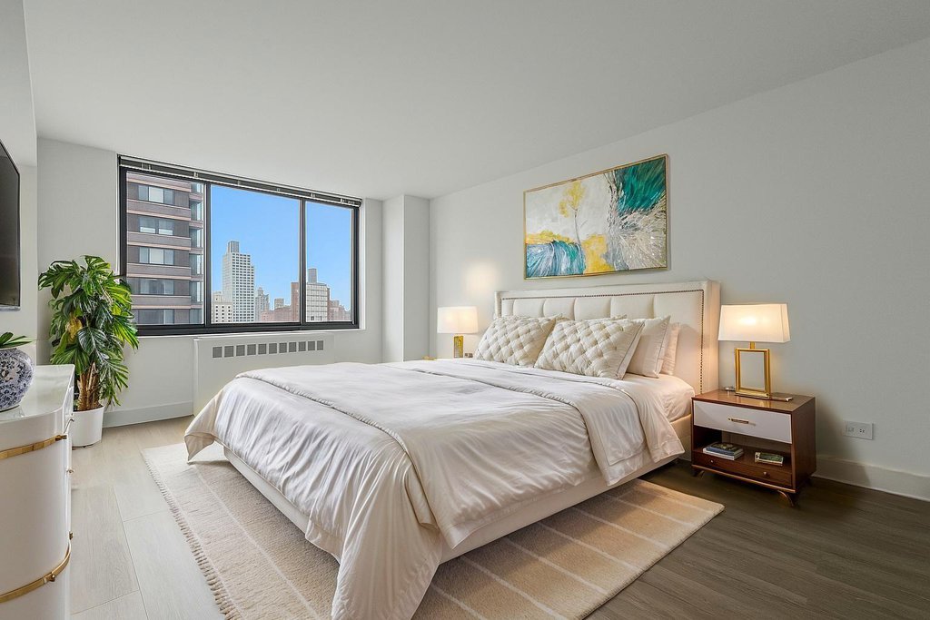 1735 York Avenue, Unit 8E photo 2