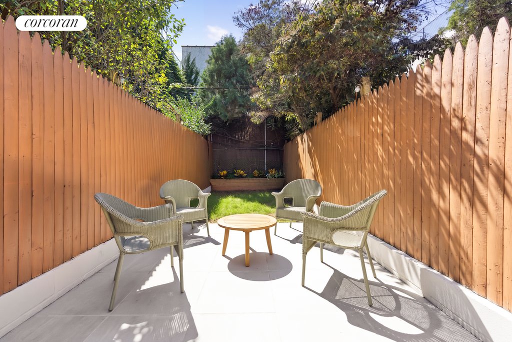 160 10th Street – For Sale photo 4
