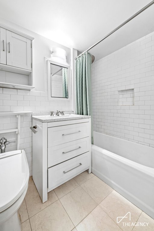 25 West 54th Street, Unit 10B photo 4