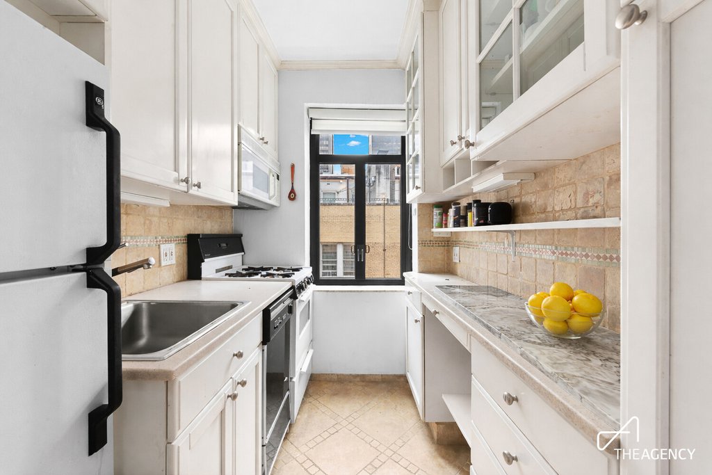 25 West 54th Street, Unit 10B photo 5