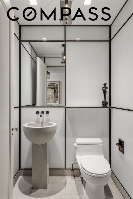 575 Park Avenue, Unit 902 photo 8