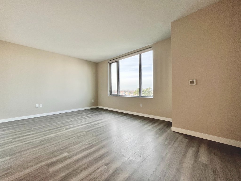 1524 Sheepshead Bay Road, Unit 14F photo 4