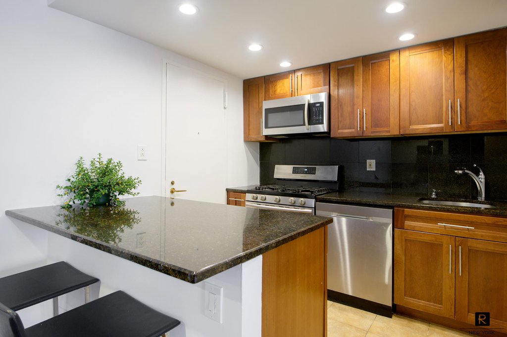 400 East 56th Street, Unit 3E photo 3