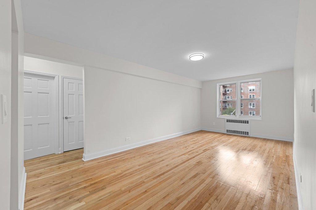 88-01 35th Avenue, Unit 3G photo 2