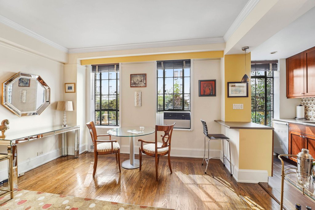 333 West 56th Street, Unit 2L photo 3