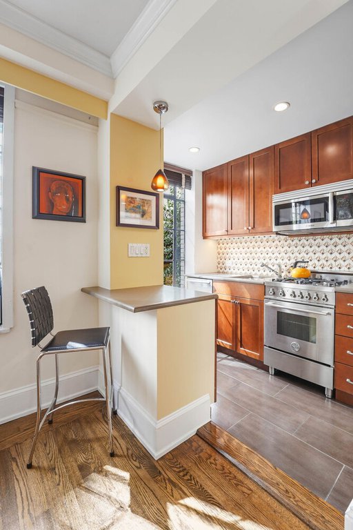 333 West 56th Street, Unit 2L photo 5