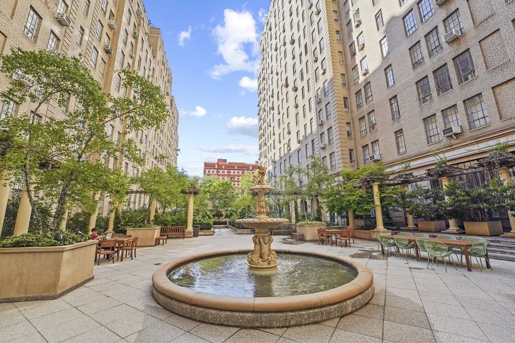 333 West 56th Street, Unit 2L photo 16